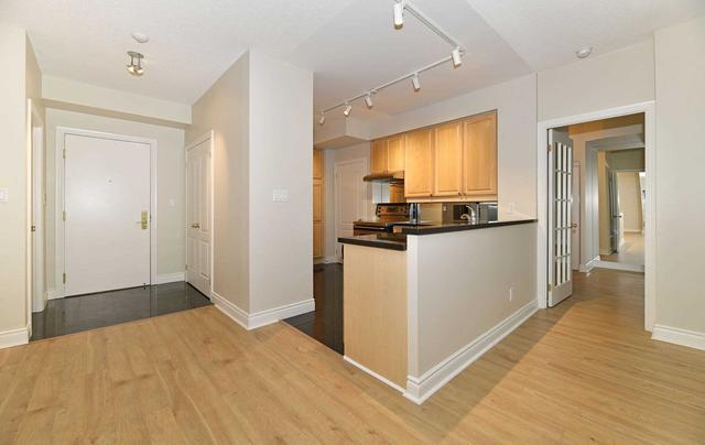 205 - 2 Aberfoyle Cres, Condo with 2 bedrooms, 2 bathrooms and 1 parking in Toronto ON | Image 6
