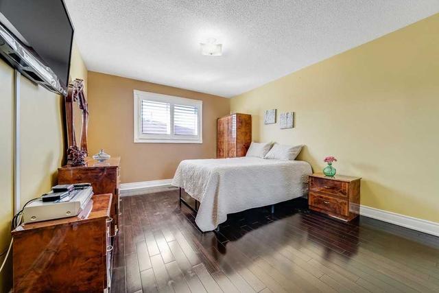 51 Lamay Cres, House detached with 3 bedrooms, 3 bathrooms and 6 parking in Toronto ON | Image 5