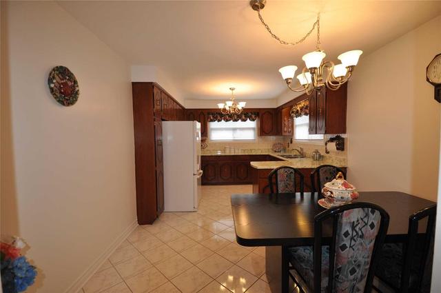 104 Linkdale Rd, House detached with 3 bedrooms, 3 bathrooms and 2 parking in Brampton ON | Image 6