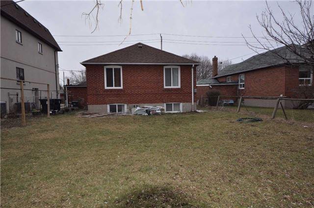 92 Glen Rush Blvd, House detached with 3 bedrooms, 2 bathrooms and 2 parking in Toronto ON | Image 2