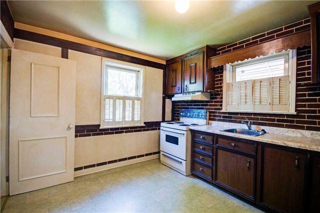 363 Dawes Rd, House detached with 2 bedrooms, 1 bathrooms and 4 parking in Toronto ON | Image 9