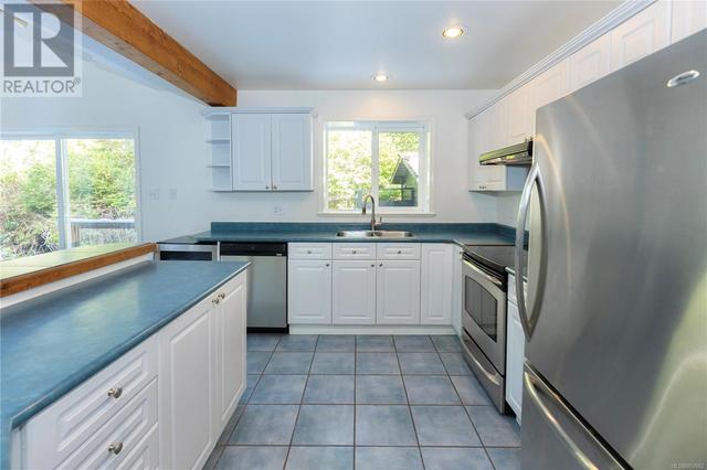 1135 Abraham Dr, House detached with 4 bedrooms, 4 bathrooms and null parking in Tofino BC | Image 27