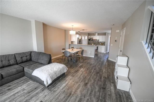 8410 101 Avenue, Home with 3 bedrooms, 2 bathrooms and 2 parking in Greenview No. 16 AB | Image 16