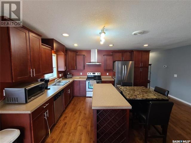 207 W 1st Street, Home with 3 bedrooms, 2 bathrooms and null parking in Carlyle SK | Image 16