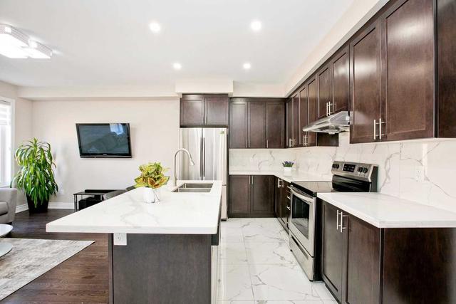 26 Luzon Ave, House attached with 4 bedrooms, 5 bathrooms and 2 parking in Markham ON | Image 28