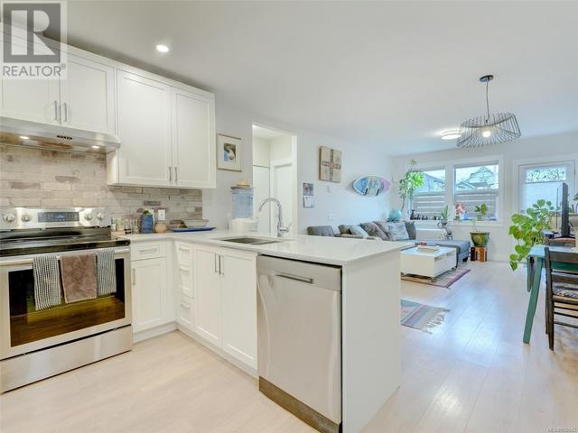 1 - 1146 Caledonia Ave, Condo with 2 bedrooms, 1 bathrooms and 1 parking in Victoria BC | Image 9