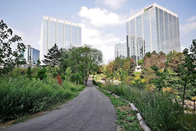 2003 - 55 Elm Dr, Condo with 1 bedrooms, 1 bathrooms and 1 parking in Mississauga ON | Image 11