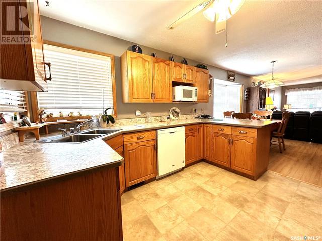 1005 6th Avenue, House attached with 2 bedrooms, 3 bathrooms and null parking in Humboldt SK | Image 13