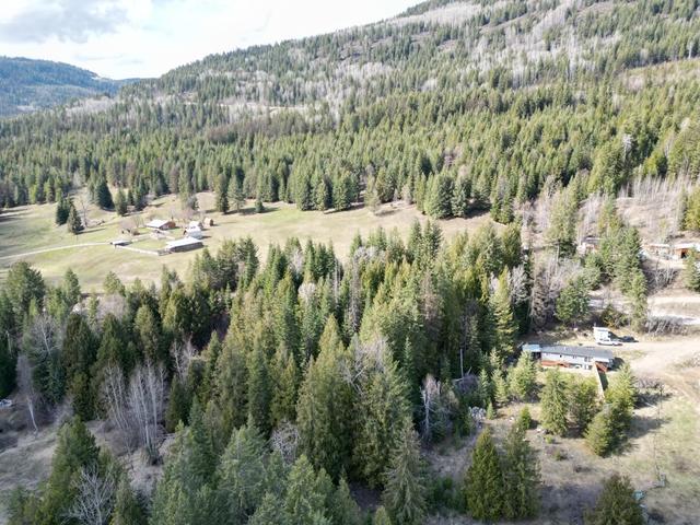 4248 Ross Spur Road, House detached with 2 bedrooms, 2 bathrooms and 5 parking in Central Kootenay G BC | Image 2