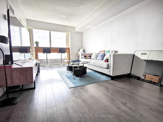 2116 - 181 Village Green Sq, Condo with 1 bedrooms, 1 bathrooms and 1 parking in Toronto ON | Image 1