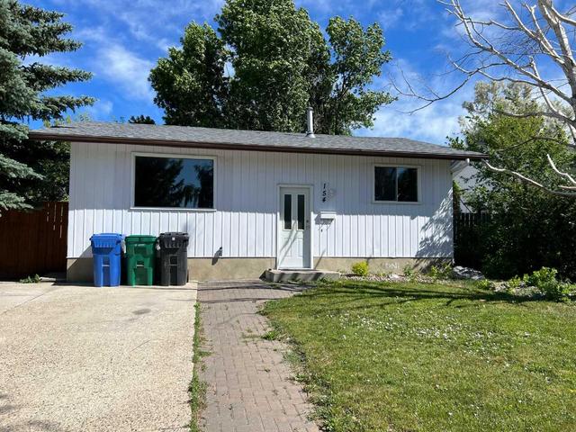 154 Mcgill Boulevard W, House detached with 3 bedrooms, 2 bathrooms and 2 parking in Lethbridge AB | Image 1