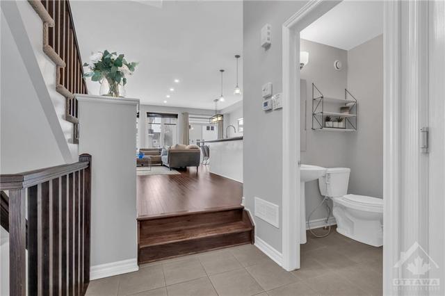 835 Cedar Creek Drive, Townhouse with 3 bedrooms, 3 bathrooms and 3 parking in Ottawa ON | Image 3