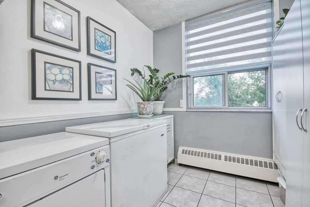 213 - 175 Hilda Ave, Condo with 3 bedrooms, 2 bathrooms and 1 parking in Toronto ON | Image 3