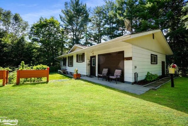 9259 Highway 118, House detached with 2 bedrooms, 1 bathrooms and 7 parking in Minden Hills ON | Image 7