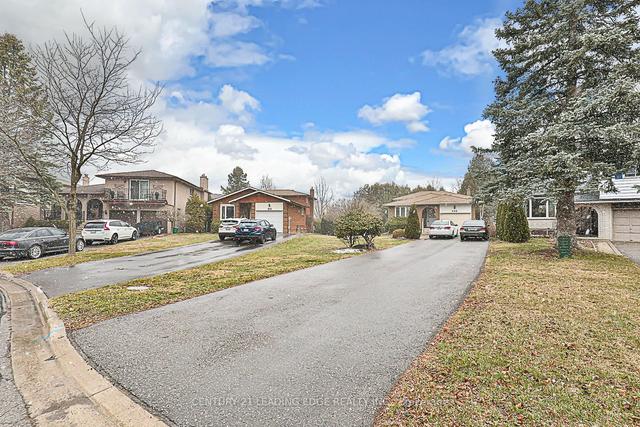 606 Bermuda Crt, House detached with 4 bedrooms, 2 bathrooms and 5 parking in Oshawa ON | Image 12