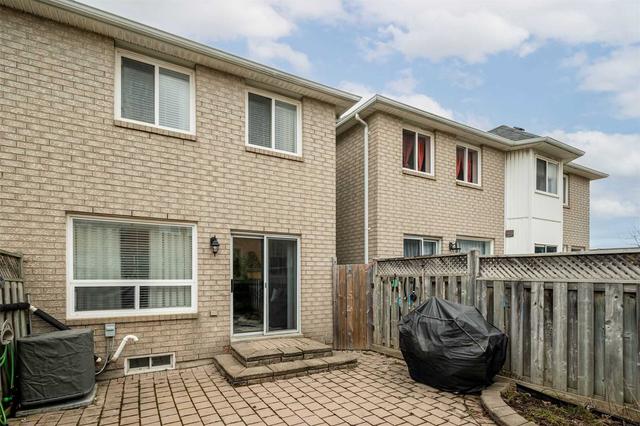 25 Kenwood Dr, Townhouse with 3 bedrooms, 3 bathrooms and 2 parking in Brampton ON | Image 22