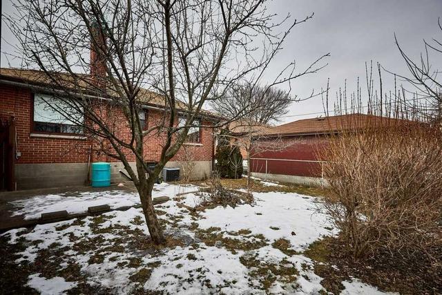 223 Cromwell Ave, House detached with 3 bedrooms, 2 bathrooms and 4 parking in Oshawa ON | Image 3