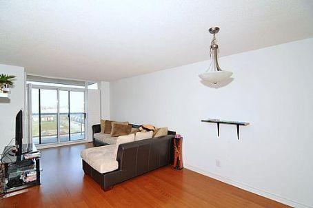 1012 - 8 Mondeo Dr, Condo with 1 bedrooms, 1 bathrooms and 1 parking in Toronto ON | Image 2