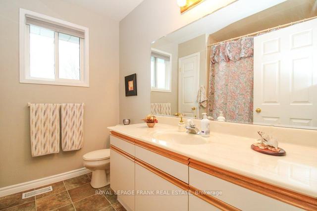239 Franmor Dr, House detached with 2 bedrooms, 2 bathrooms and 3 parking in Peterborough ON | Image 9
