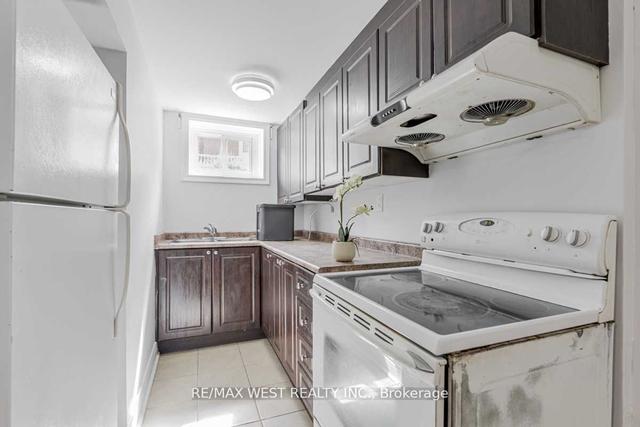 7 Aragon Ave, House detached with 2 bedrooms, 1 bathrooms and 2 parking in Toronto ON | Image 9