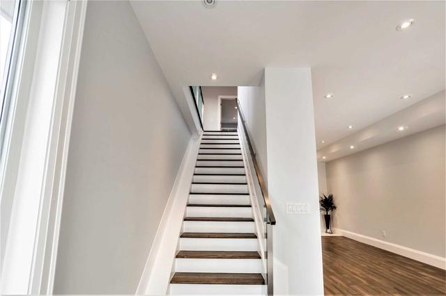 310 Melrose St, House detached with 3 bedrooms, 3 bathrooms and 3 parking in Toronto ON | Image 5