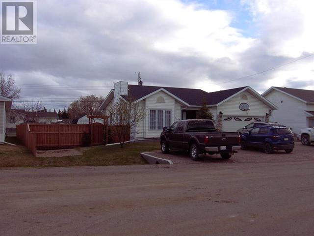 10209 103 Avenue, House detached with 4 bedrooms, 2 bathrooms and 6 parking in Mackenzie County AB | Card Image