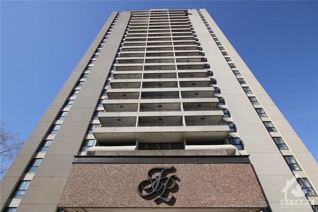 1102 - 1785 Frobisher Lane, Condo with 2 bedrooms, 1 bathrooms and 1 parking in Ottawa ON | Image 2