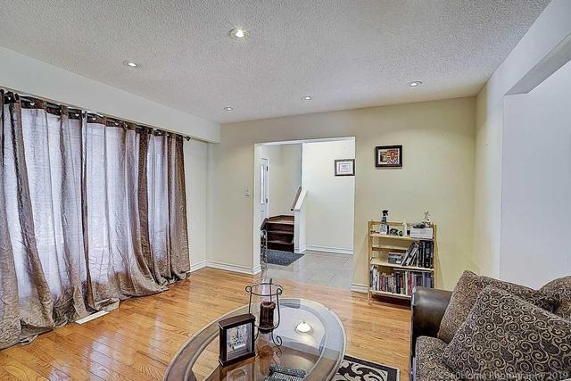 20 Crow Tr, House detached with 3 bedrooms, 3 bathrooms and 2 parking in Toronto ON | Image 6