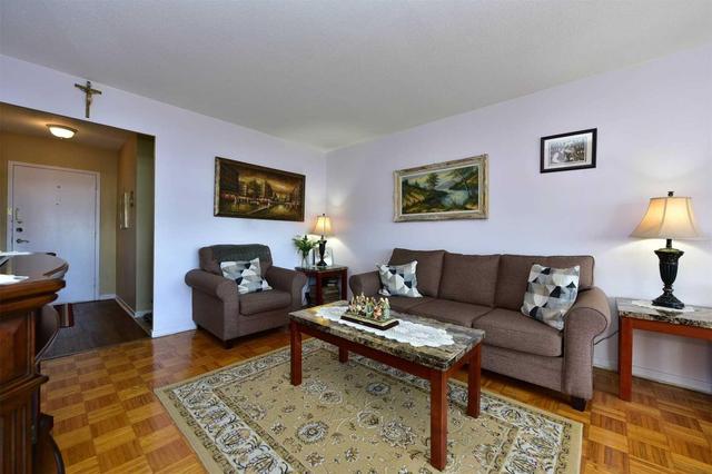 706 - 130 Neptune Dr, Condo with 2 bedrooms, 2 bathrooms and 1 parking in Toronto ON | Image 10