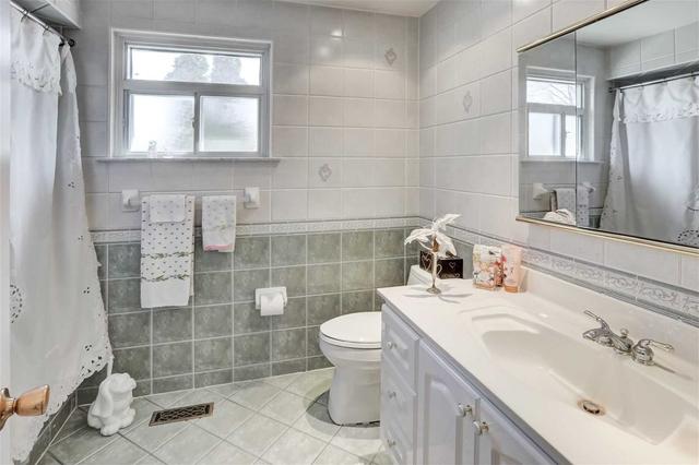 22 Burnhamill Pl, House detached with 3 bedrooms, 2 bathrooms and 6 parking in Toronto ON | Image 15