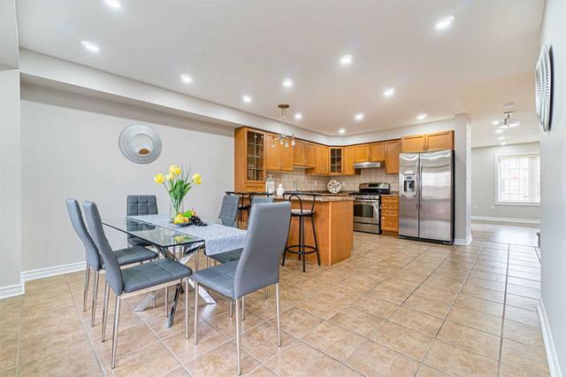 22 Pedigree Mews, House semidetached with 3 bedrooms, 5 bathrooms and 3 parking in Toronto ON | Image 2