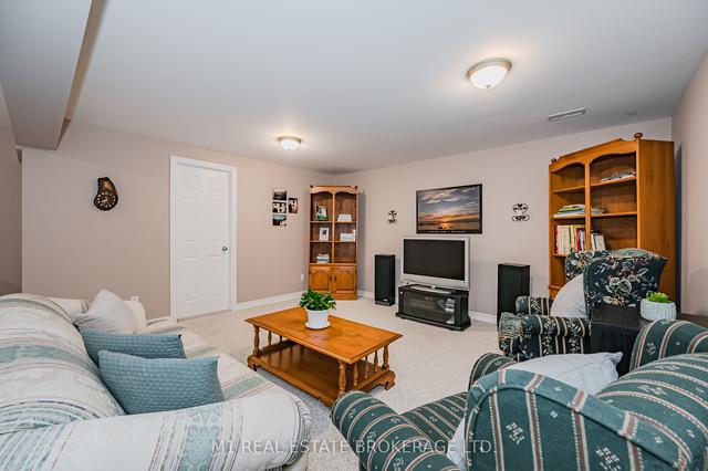 22 Washburn Dr, House detached with 3 bedrooms, 3 bathrooms and 4 parking in Guelph ON | Image 11