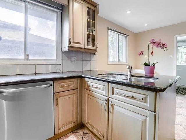 upper - 28 Lesgay Cres, House detached with 3 bedrooms, 1 bathrooms and 4 parking in Toronto ON | Image 21
