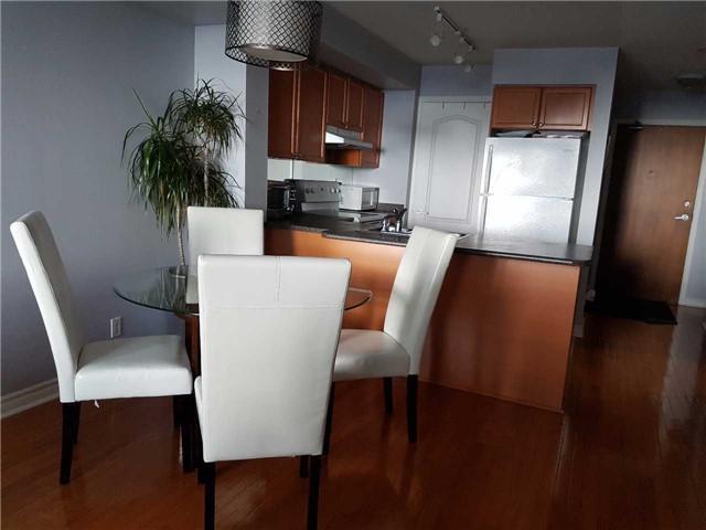 1004 - 1 Elm Dr, Condo with 1 bedrooms, 2 bathrooms and 1 parking in Mississauga ON | Image 3