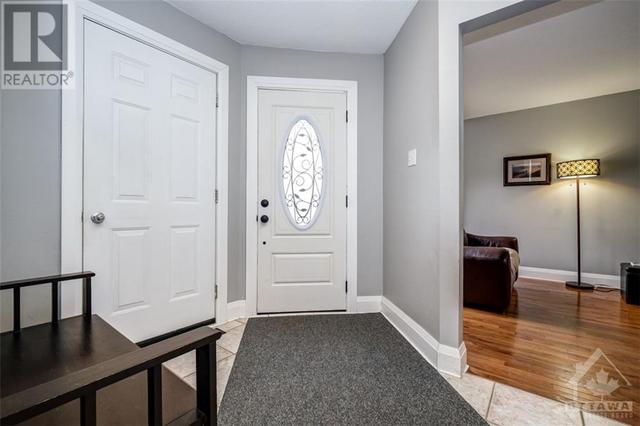 36 Gowrie Drive, House detached with 3 bedrooms, 2 bathrooms and 5 parking in Ottawa ON | Image 4