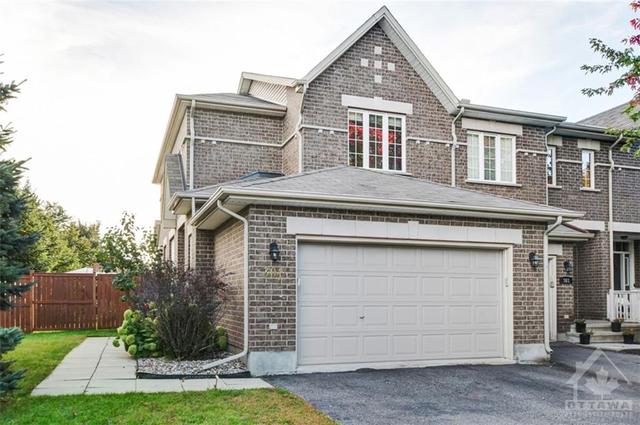 301 Grey Seal Circle, Townhouse with 3 bedrooms, 3 bathrooms and 4 parking in Ottawa ON | Image 1