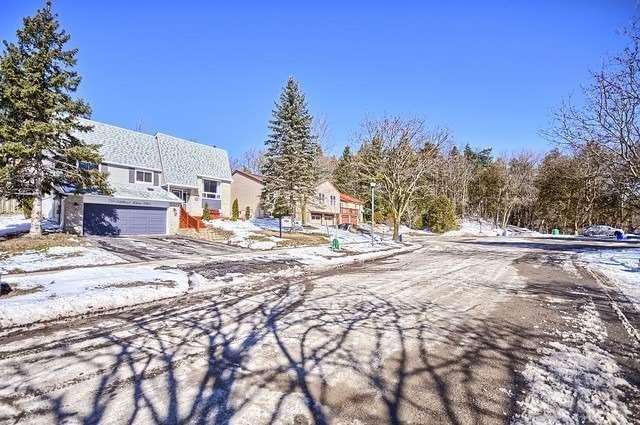 79 Holland River Blvd, House detached with 3 bedrooms, 2 bathrooms and 4 parking in East Gwillimbury ON | Image 2