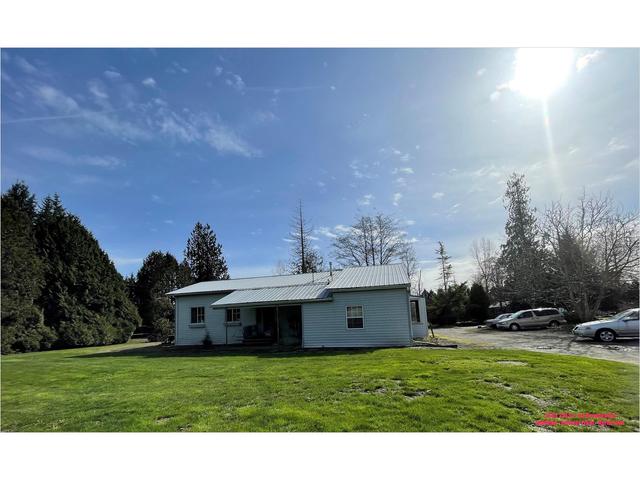 2633 210 Street, House detached with 4 bedrooms, 2 bathrooms and 6 parking in Langley BC | Image 2