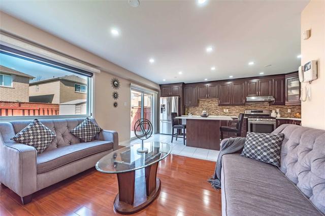 9 Lauraglen Cres, House detached with 4 bedrooms, 4 bathrooms and 6 parking in Brampton ON | Image 7