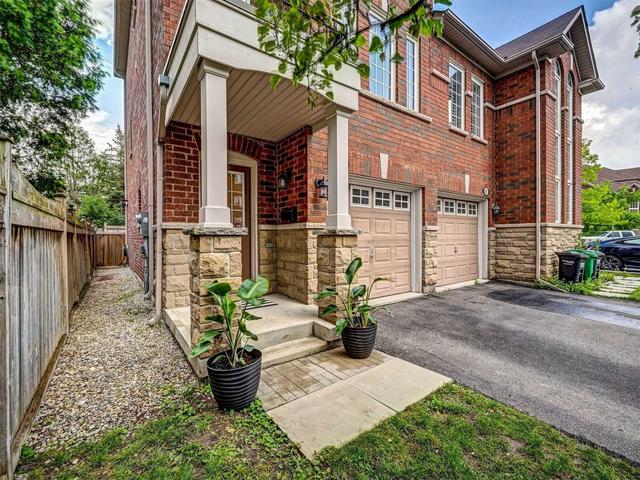 11 Sand Wedge Lane, House attached with 3 bedrooms, 2 bathrooms and 2 parking in Brampton ON | Image 1