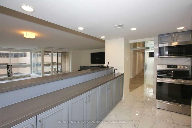 1005 - 61 St Clair Ave W, Condo with 2 bedrooms, 2 bathrooms and 2 parking in Toronto ON | Image 8