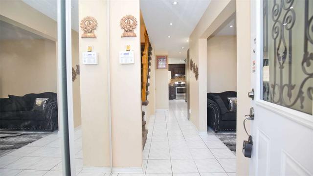 68 Atkins Circ, House detached with 3 bedrooms, 4 bathrooms and 3 parking in Brampton ON | Image 31