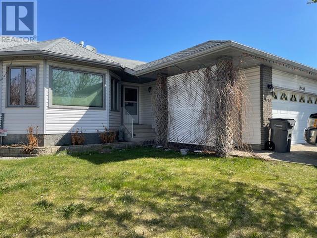 9434 114 Avenue, House detached with 3 bedrooms, 3 bathrooms and 4 parking in Grande Prairie AB | Image 1