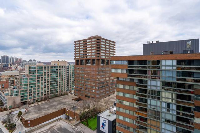1306 - 32 Davenport Rd, Condo with 2 bedrooms, 2 bathrooms and 1 parking in Toronto ON | Image 18