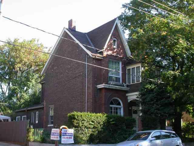 252 Annette St, House detached with 3 bedrooms, 2 bathrooms and 4 parking in Toronto ON | Image 1