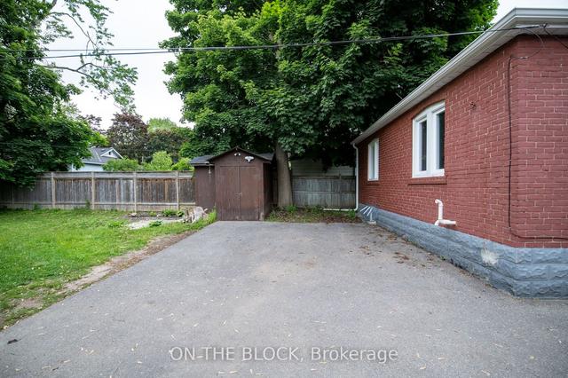 174 Gibbons St, House detached with 2 bedrooms, 1 bathrooms and 2 parking in Oshawa ON | Image 12