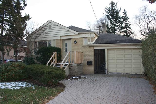 49 Mcallister Rd S, House detached with 2 bedrooms, 1 bathrooms and 2 parking in Toronto ON | Image 2