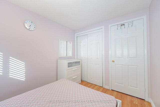 32 Maplehurst Sq N, House semidetached with 3 bedrooms, 3 bathrooms and 3 parking in Brampton ON | Image 15