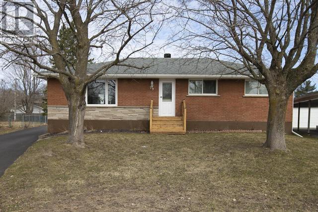 77 Carol Ct, House detached with 3 bedrooms, 1 bathrooms and null parking in Sault Ste. Marie ON | Image 2