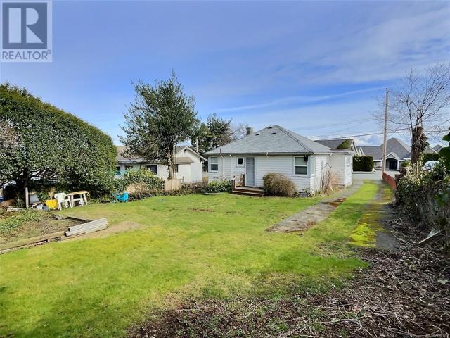 846 Thulin St, House detached with 2 bedrooms, 1 bathrooms and 3 parking in Campbell River BC | Image 3